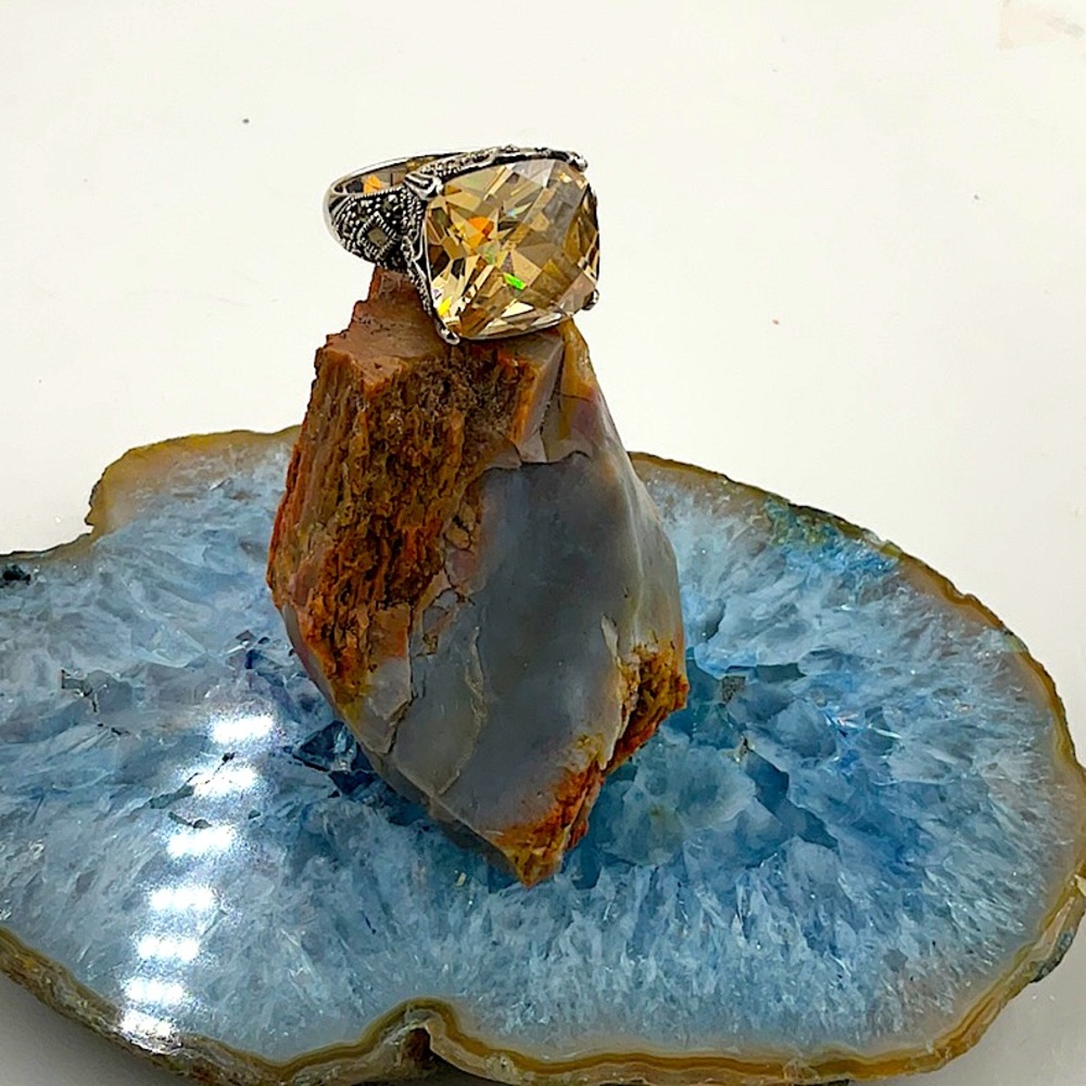 Vtg. Sterling Silver Elegant Large Salmon Colored Morganite Gemstone Ring Size 8 - Picture 2 of 11